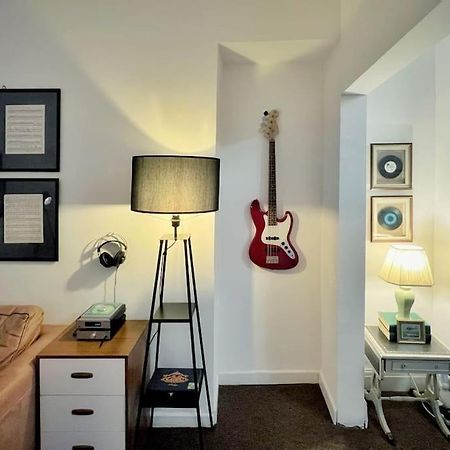 Urban Music Style Townhouse In Swansea City Center Exterior photo